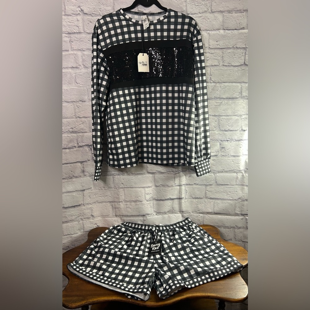 Southern Grace Black and White Lounge Set
